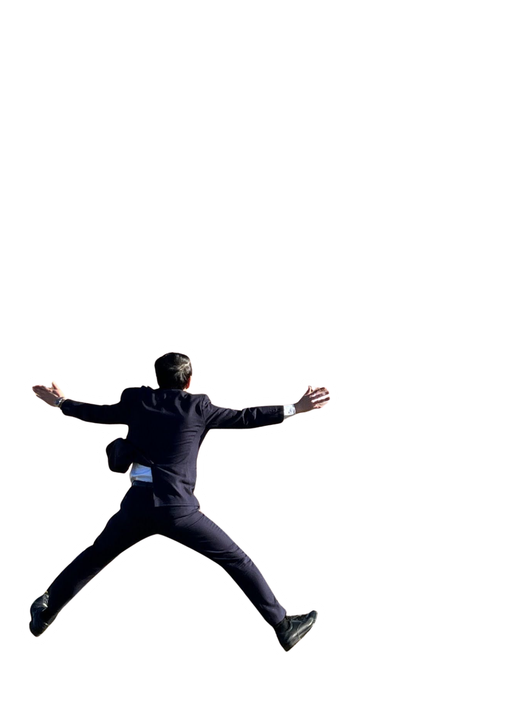両手を広げる社員